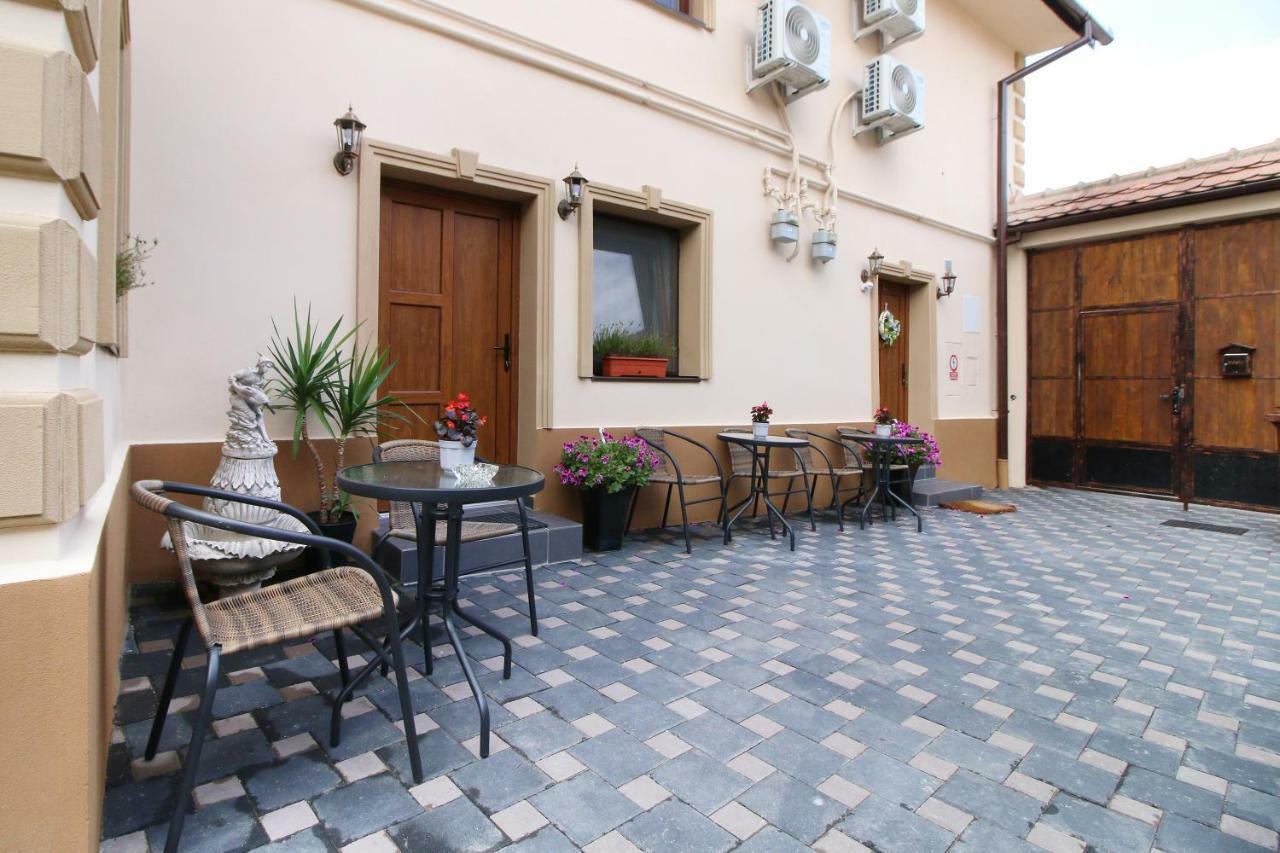 Select House Guest house *