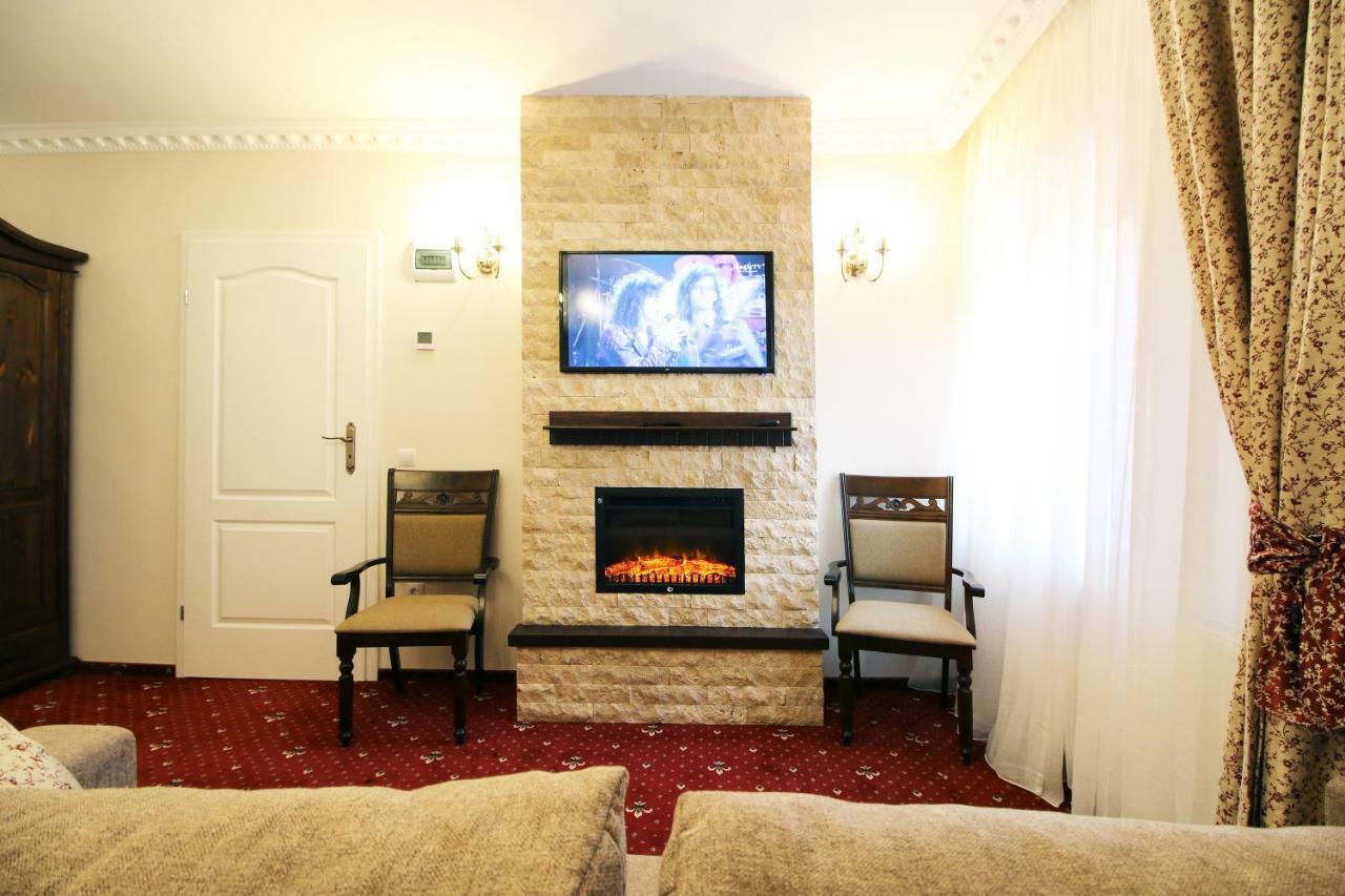 Select House