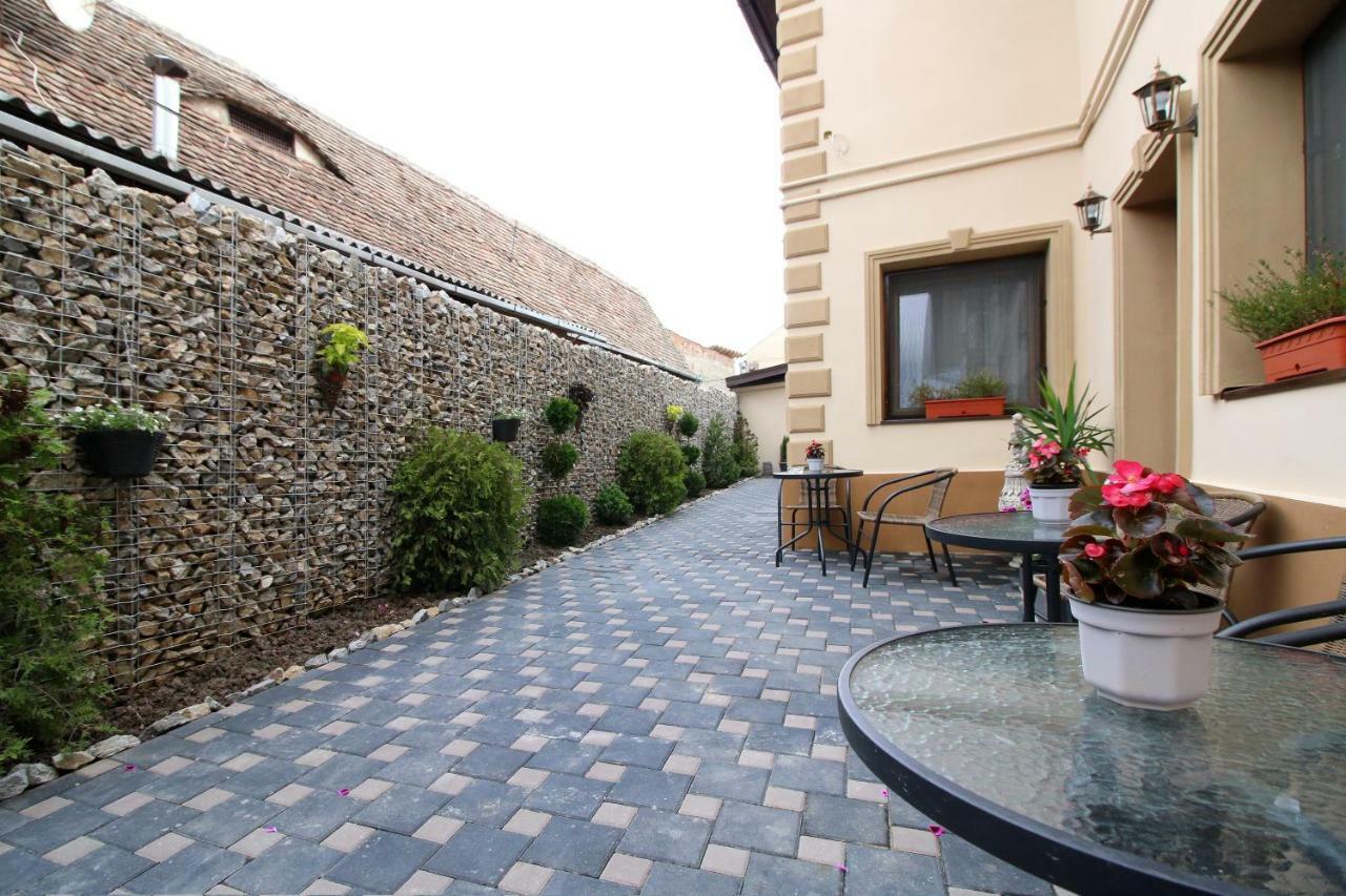 Select House Guest house